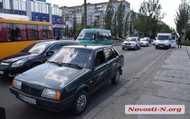 На Центральном проспекте столкнулись два автомобиля Фото № 4 На Центральном проспекте столкнулись два автомобиля Фото № 4