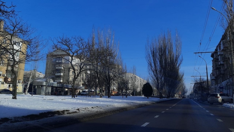 На Центральном проспекте в Николаеве убрали снег, но про тротуары забыли Фото № 1 На Центральном проспекте в Николаеве убрали снег, но про тротуары забыли Фото № 1
