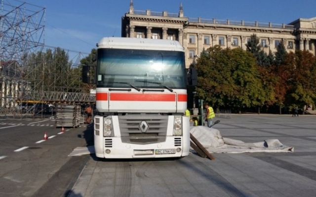 В «часы пик» по улицам Николаева запрещено движение большегрузного транспорта Фото № 0 В «часы пик» по улицам Николаева запрещено движение большегрузного транспорта Фото № 0