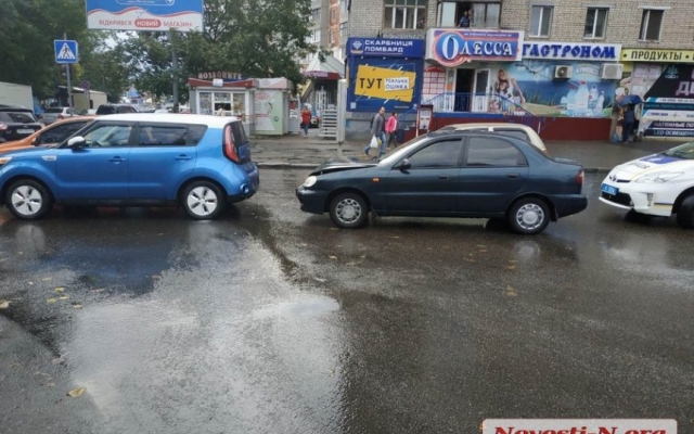 В Николаеве на Киевской автомобиль сбил 9-летнего ребенка Фото № 5 В Николаеве на Киевской автомобиль сбил 9-летнего ребенка Фото № 5