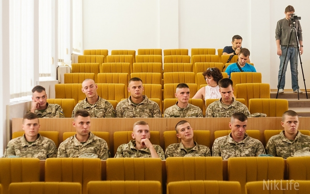 В Николаевском облсовете наградили военнослужащих Фото № 2 В Николаевском облсовете наградили военнослужащих Фото № 2