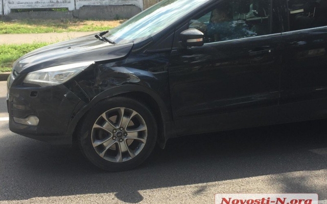 На Центральном проспекте произошла авария - столкнулись два автомобиля Фото № 1 На Центральном проспекте произошла авария - столкнулись два автомобиля Фото № 1