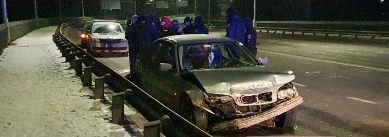 Ночью в Николаеве сотрудники полиции гонялись за пьяным водителем на «БМВ» Фото № 0 Ночью в Николаеве сотрудники полиции гонялись за пьяным водителем на «БМВ» Фото № 0