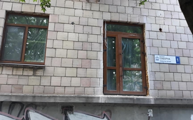 В Николаеве в доме на Соборной вместо окна появилась таинственная дверь Фото № 0 В Николаеве в доме на Соборной вместо окна появилась таинственная дверь Фото № 0