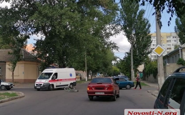 На Шоссейной автомобиль сбил велосипедиста Фото № 3 На Шоссейной автомобиль сбил велосипедиста Фото № 3