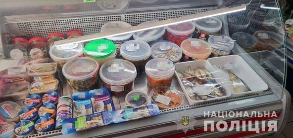 На просьбу одеть маску, мужчина расколотил витрину в магазине Фото № 0 На просьбу одеть маску, мужчина расколотил витрину в магазине Фото № 0