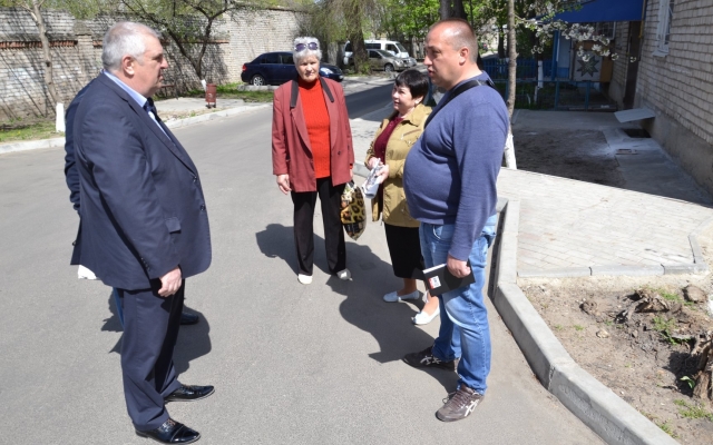 Депутат Николаевского горсовета Вячеслав Карцев призвал своих коллег возродить программу «Николаевский двор» Фото № 7 Депутат Николаевского горсовета Вячеслав Карцев призвал своих коллег возродить программу «Николаевский двор» Фото № 7