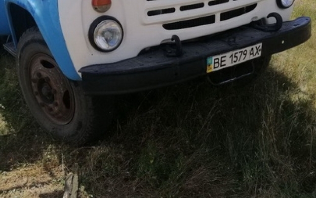 В Николаеве активные горожане отстаивали свой сквер, но 7 деревьев успели спилить Фото № 2 В Николаеве активные горожане отстаивали свой сквер, но 7 деревьев успели спилить Фото № 2