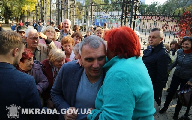 Мэр Николаева Александр Сенкевич встретился с жителями микрорайонов, прилегающих к Народному саду Фото № 8 Мэр Николаева Александр Сенкевич встретился с жителями микрорайонов, прилегающих к Народному саду Фото № 8