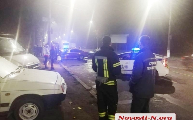 На Героев Украины произошла авария с участием двух автомобилей, есть пострадавшие Фото № 6 На Героев Украины произошла авария с участием двух автомобилей, есть пострадавшие Фото № 6