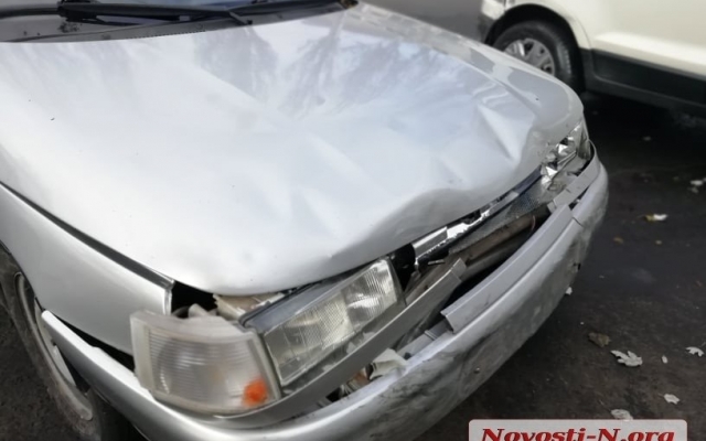 На Большой Морской столкнулись два автомобиля и маршрутка Фото № 0 На Большой Морской столкнулись два автомобиля и маршрутка Фото № 0