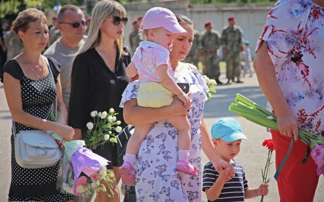 Жители Николаева почтили память павших десантников Фото № 81 Жители Николаева почтили память павших десантников Фото № 81