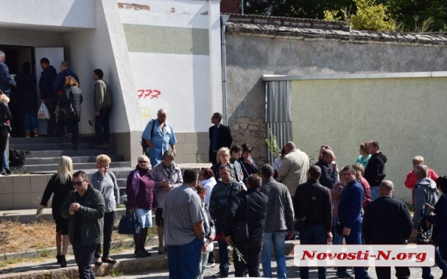В Николаеве провели в последний путь расстрелянных на газовой заправке Фото № 3 В Николаеве провели в последний путь расстрелянных на газовой заправке Фото № 3