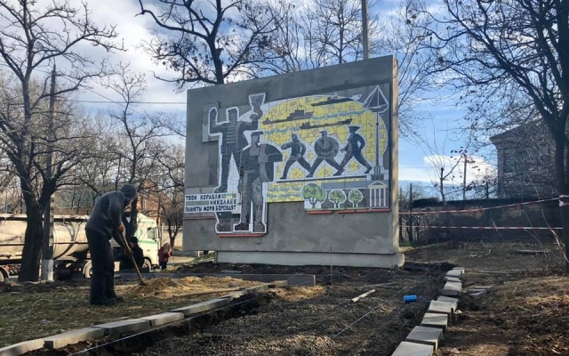 В Николаеве делают ремонт стелы, украшающей въезд в город Фото № 0 В Николаеве делают ремонт стелы, украшающей въезд в город Фото № 0