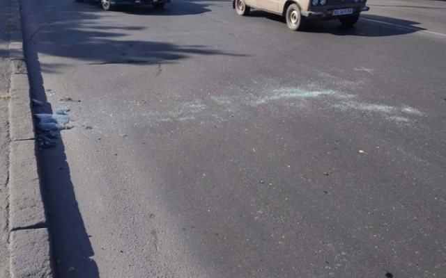 В Николаеве на Херсонском шоссе столкнулись два микроавтобуса Фото № 2 В Николаеве на Херсонском шоссе столкнулись два микроавтобуса Фото № 2