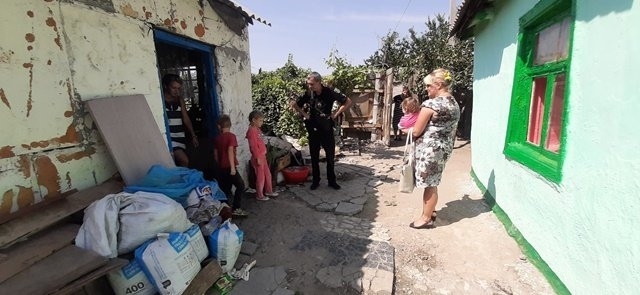 В Николаеве у женщины, злоупотребляющей алкоголем, отобрали трех детей Фото № 2 В Николаеве у женщины, злоупотребляющей алкоголем, отобрали трех детей Фото № 2