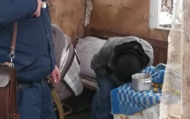 Соцработники и неравнодушные граждане спасали трёх малышей от голодной и холодной смерти Фото № 4 Соцработники и неравнодушные граждане спасали трёх малышей от голодной и холодной смерти Фото № 4