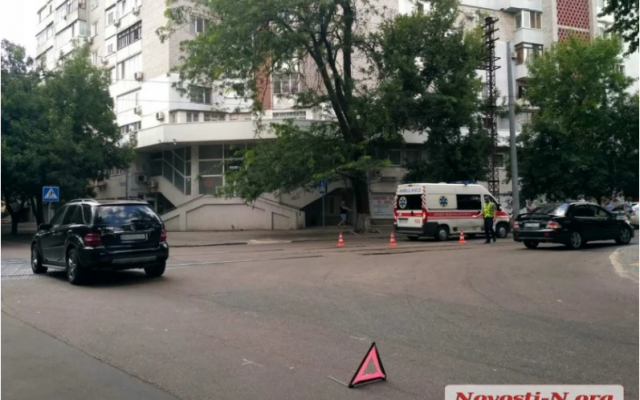 В Николаеве в аварию попала «скорая», которая везла кровь для анализов на коронавирус Фото № 1 В Николаеве в аварию попала «скорая», которая везла кровь для анализов на коронавирус Фото № 1