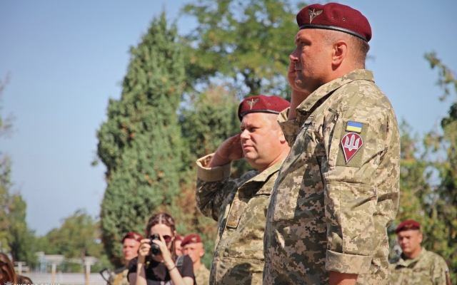 Жители Николаева почтили память павших десантников Фото № 29 Жители Николаева почтили память павших десантников Фото № 29