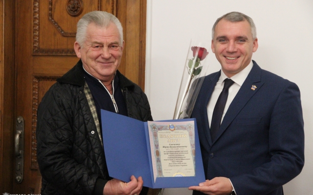 Мэр Николаева Александр Сенкевич вручил награды по случаю Дня автомобилиста и дорожника Фото № 26 Мэр Николаева Александр Сенкевич вручил награды по случаю Дня автомобилиста и дорожника Фото № 26