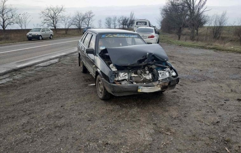 Воскресная авария - авто улетело в кювет и врезалось в дерево Фото № 2 Воскресная авария - авто улетело в кювет и врезалось в дерево Фото № 2