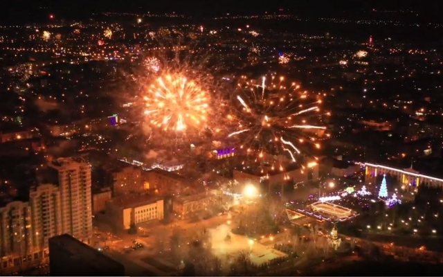 Новогодний фейерверк в Николаеве засняли с квадрокоптера. Видео Фото № 1 Новогодний фейерверк в Николаеве засняли с квадрокоптера. Видео Фото № 1
