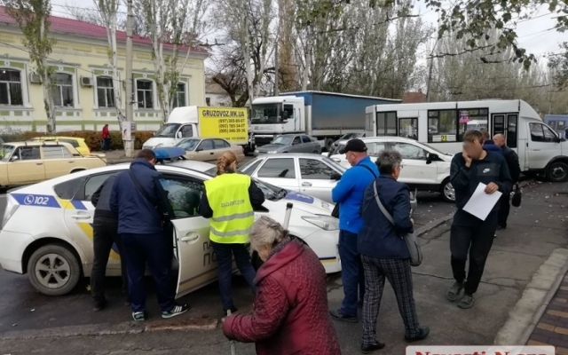 На Большой Морской столкнулись два автомобиля и маршрутка Фото № 4 На Большой Морской столкнулись два автомобиля и маршрутка Фото № 4