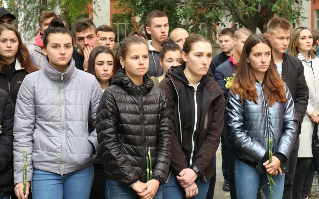 В Николаеве открыли мемориальную доску Николаю Гуцаленко, который погиб во время проведения антитеррористической операции Фото № 3 В Николаеве открыли мемориальную доску Николаю Гуцаленко, который погиб во время проведения антитеррористической операции Фото № 3
