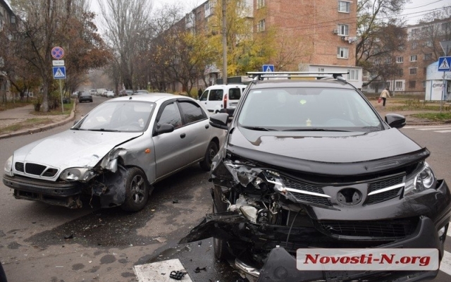 На Южной столкнулись два автомобиля Фото № 2 На Южной столкнулись два автомобиля Фото № 2