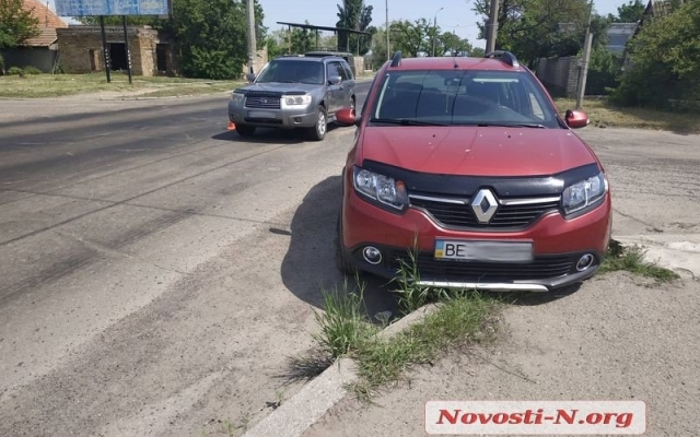 В Варваровке произошла авария с участием двух иномарок Фото № 2 В Варваровке произошла авария с участием двух иномарок Фото № 2