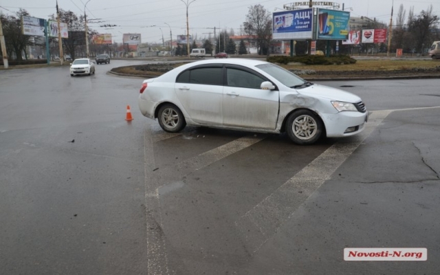 В Николаеве на Херсонском кольце произошло ДТП Фото № 1 В Николаеве на Херсонском кольце произошло ДТП Фото № 1