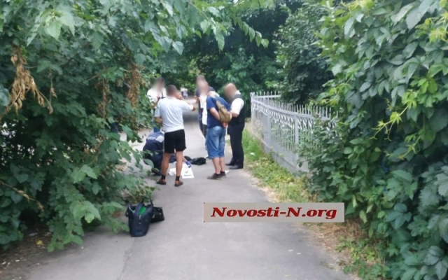 Сотрудники СБУ задержали двоих торговцев наркотиками с крупной суммой денег Фото № 9 Сотрудники СБУ задержали двоих торговцев наркотиками с крупной суммой денег Фото № 9
