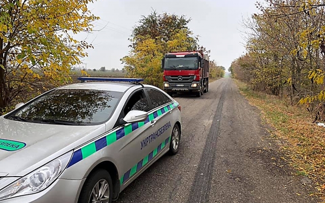 В Николаевской области девять фур пытались объехать весовой контроль на трассе Фото № 2 В Николаевской области девять фур пытались объехать весовой контроль на трассе Фото № 2