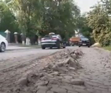 Вековую брусчатку в историческом центре Николаева за один день разрушили большегрузы Фото № 0 Вековую брусчатку в историческом центре Николаева за один день разрушили большегрузы Фото № 0