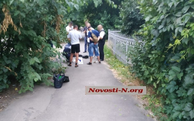 Сотрудники СБУ задержали двоих торговцев наркотиками с крупной суммой денег Фото № 3 Сотрудники СБУ задержали двоих торговцев наркотиками с крупной суммой денег Фото № 3