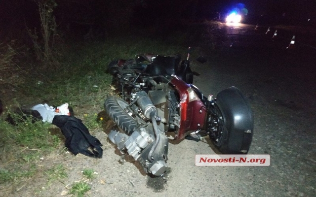 Водитель автомобиля сбил мопедиста и сбежал с места аварии, пострадавшего доставили в больницу Фото № 1 Водитель автомобиля сбил мопедиста и сбежал с места аварии, пострадавшего доставили в больницу Фото № 1