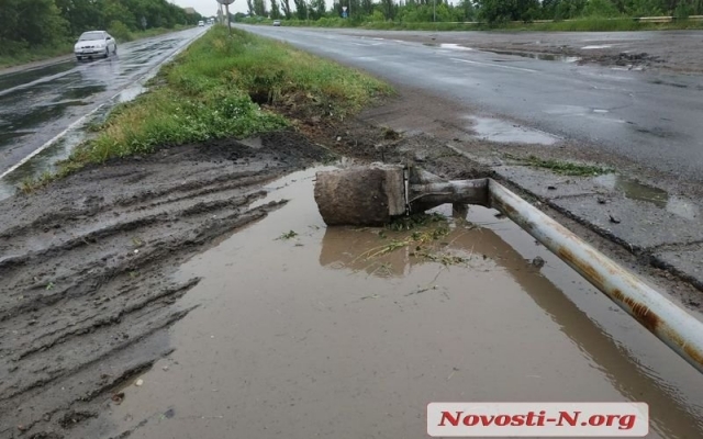 На въезде в город автомобиль врезался в столб, водитель скрылся с места дорожного инцидента Фото № 6 На въезде в город автомобиль врезался в столб, водитель скрылся с места дорожного инцидента Фото № 6