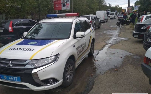 На проспекте Мира байкер на одном колесе врезался в иномарку: мотоцикл загорелся, трюкач сбежал с места ДТП Фото № 4 На проспекте Мира байкер на одном колесе врезался в иномарку: мотоцикл загорелся, трюкач сбежал с места ДТП Фото № 4