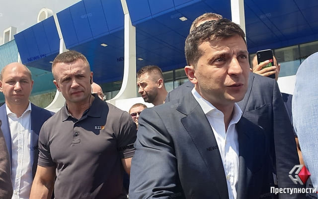 Президент Украины осмотрел трассу Н-14 и приехал на Николаевский судостроительный завод, чтобы обсудить судьбу крейсера «Украина» Фото № 1 Президент Украины осмотрел трассу Н-14 и приехал на Николаевский судостроительный завод, чтобы обсудить судьбу крейсера «Украина» Фото № 1
