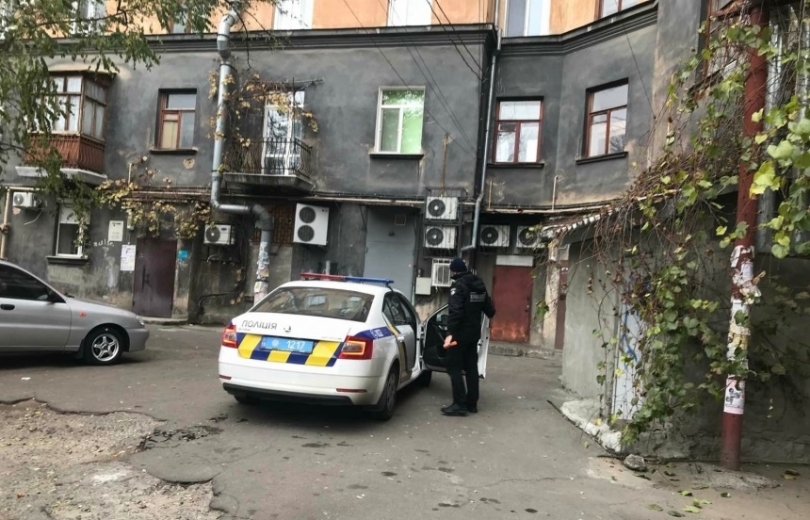 Ночью неизвестные повредили автомобиль за политическую деятельность хозяина Фото № 2 Ночью неизвестные повредили автомобиль за политическую деятельность хозяина Фото № 2