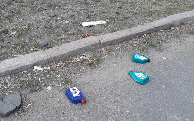 Николаевский сквер превращают в свалку и притон Фото № 3 Николаевский сквер превращают в свалку и притон Фото № 3
