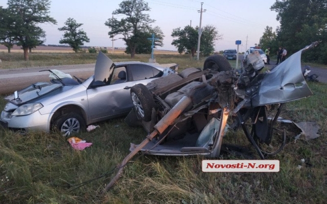 На трассе в районе Рыбаковки произошла жуткая авария: автомобиль разорвало пополам, водитель и пассажир – погибли Фото № 1 На трассе в районе Рыбаковки произошла жуткая авария: автомобиль разорвало пополам, водитель и пассажир – погибли Фото № 1