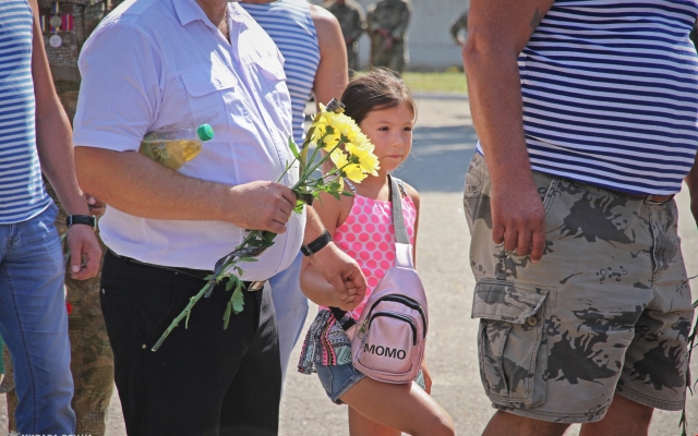 Жители Николаева почтили память павших десантников Фото № 78 Жители Николаева почтили память павших десантников Фото № 78