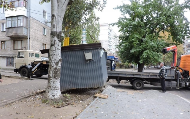 На Шоссейной снесли шесть незаконно установленных киосков Фото № 2 На Шоссейной снесли шесть незаконно установленных киосков Фото № 2