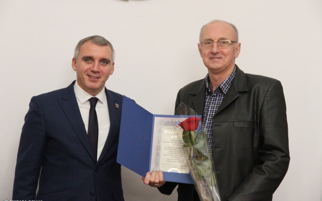 Мэр Николаева Александр Сенкевич вручил награды по случаю Дня автомобилиста и дорожника Фото № 30 Мэр Николаева Александр Сенкевич вручил награды по случаю Дня автомобилиста и дорожника Фото № 30