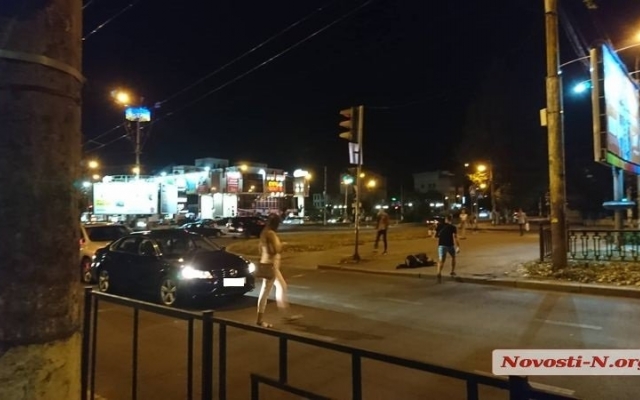 На Центральном проспекте водитель ударил ногой в голову пешехода, спровоцировавшего аварию Фото № 0 На Центральном проспекте водитель ударил ногой в голову пешехода, спровоцировавшего аварию Фото № 0