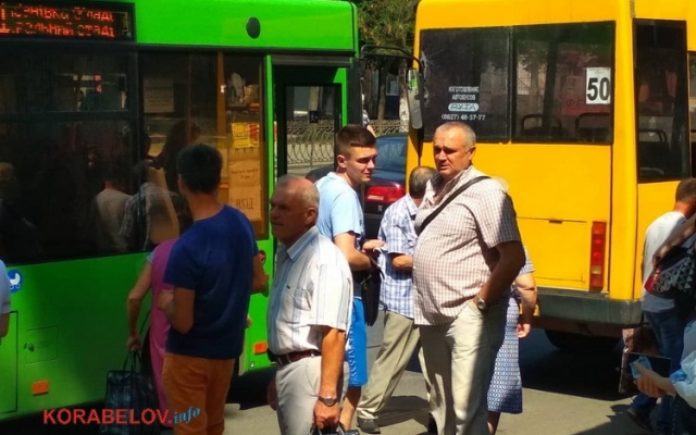 В Корабельном районе произошла авария с участием нового городского автобуса и маршрутки Фото № 0 В Корабельном районе произошла авария с участием нового городского автобуса и маршрутки Фото № 0