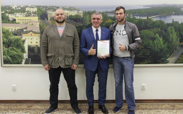 Мэр Николаева Александр Сенкевич встретился с представителями клуба американского футбола «Николаевские Викинги» Фото № 0 Мэр Николаева Александр Сенкевич встретился с представителями клуба американского футбола «Николаевские Викинги» Фото № 0