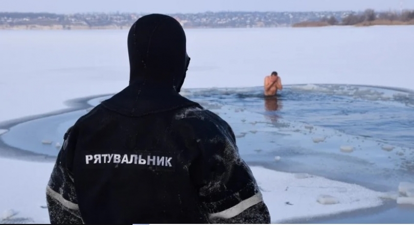 В Николаеве после купания в проруби женщина потеряла сознание Фото № 0 В Николаеве после купания в проруби женщина потеряла сознание Фото № 0
