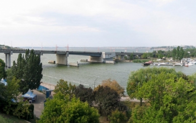 Мужчина в Николаеве погиб в результате прыжка с моста в реку Ингул Фото № 0 Мужчина в Николаеве погиб в результате прыжка с моста в реку Ингул Фото № 0